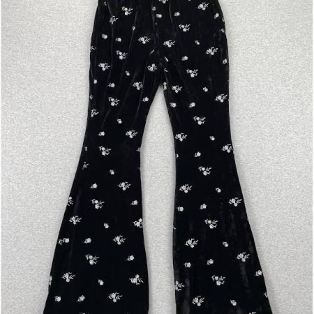 Avec Les Filles Floral Embroidered Velvet Flare Pants Black Silver S, NWOT - Picture 2 of 4
